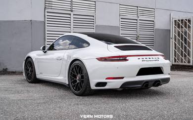 Porsche 911 Carrera 4 GTS (A)
