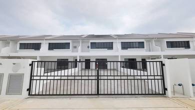 HUGE SPACE Double Storey Superlink Terrace Sejati Lakeside Cyberjaya