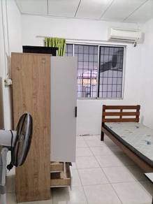 Master Room at Taman Kolombong For Rent