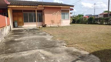 For Rent - Single Storey Semi-D House @ Taman Bunga Raya