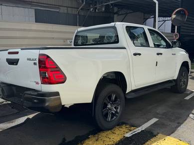 Toyota HILUX 2.4 E  At Rebate Free Svc 3Year