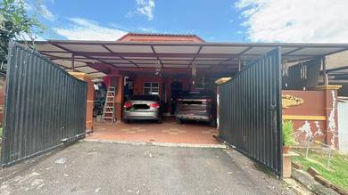 Bandar Seri Alam, Masai - Renovated Single Storey End Lot With Land