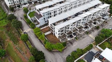 Large Extra Land | 3sty Corner Lot at Taman Nusa Idaman