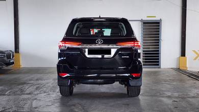 Toyota FORTUNER SRZ 2.7 L (A) T/TOP CONDITION