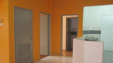 Permai Villa Puchong Apartment in Good condition Puchong Permai
