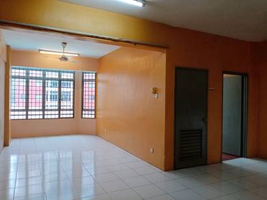 Permai Villa Puchong Apartment in Good condition Puchong Permai