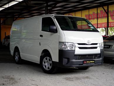 Toyota HIACE 2.5L PANEL VAN(M)