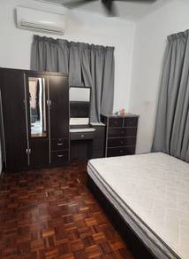 Townhouse farlim sunshine centra a/c wifi full furnish private carpark