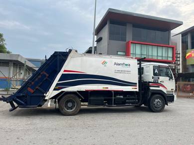 Garbage Compactor Truck / Lori Sampah Kompaktor