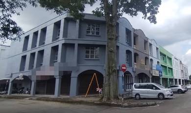 Tebrau 3 storey/Corner lot/ Easy access /many car park