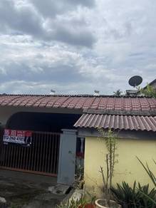 Nice single storey terrace house in Paroi Taman cengal utama for sale