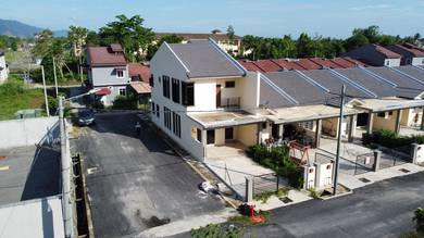 Rumah 2 tingkat di jerteh padang luas besut