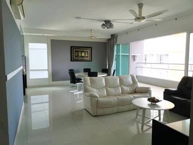 High floor with nice city view, 4 car parks, renovated & furnished!