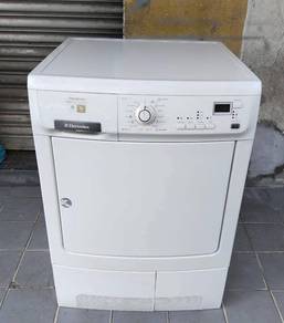 Electrolux inventer condenser 8kg pengering baju