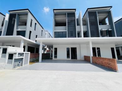 Freehold 2.5 Storey Semi D Bromelia Puchong