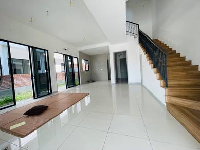 Freehold 2.5 Storey Semi D Bromelia Puchong