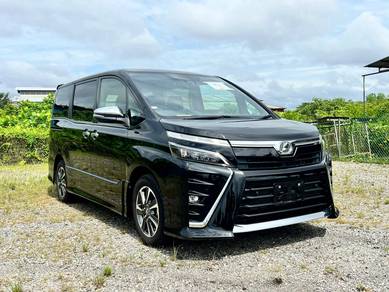 Toyota VOXY 2.0 KIRAMEKI 2* 7 seater