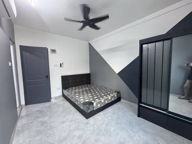 JB Town Room Rent / Near CIQ / Walk To CIQ 5min / Bilik Sewa / Pelangi