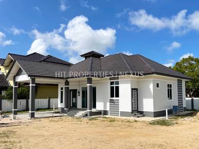 Banglo tanah luas di Kedai Lalat belakang sekolah dan klinik kesihatan