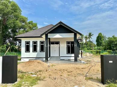 Rumah Banglo di Tanah Merah