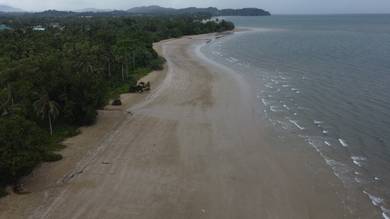 Beach Land / 2 acres / Country Lease Title / Beringgis / Papar