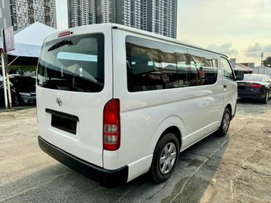 Toyota Hiace WINDOW VAN 2.5 15 SEAT FULL LOAN