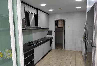 Plaza Metro Prima Apartment