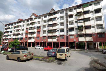 Damansara Damai , Permai apartment Level 4 - Mid April onwards