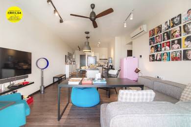 Designer Unit !! Vertiq, 1054 Sqft, Hi-floor, Furnish Reno, Seaview !!