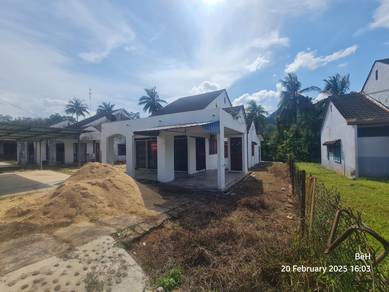 Bungalow Tanah Luas