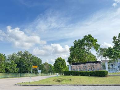 Meridin East The Greenway Renovated Double Storey House For Sale ❤️