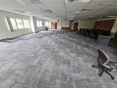 Karpet Tiles Plain dan Bercorak
