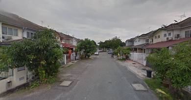 Taman Puchong utama | 2 Storey | End Lot with land | 20 x 70 | 2100 sf