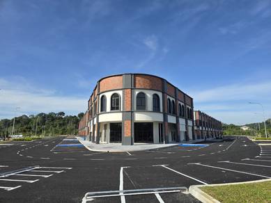 SPACIOUS HUGE LAND Double Storey SHOPLOT Emporia Setia Alam Sari Bangi