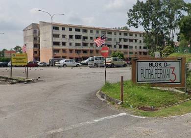 Seri Kembangan Equine , Block D apartment Level 4 near Mcdonals