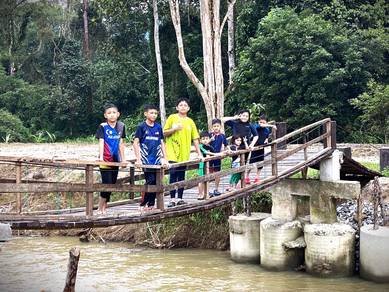 Hulu Langat . Sungai Mengalir Dalam Tanah.Dusun Durian.