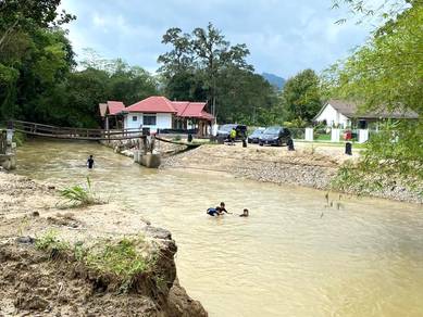 Hulu Langat . Sungai Mengalir Dalam Tanah.Dusun Durian.