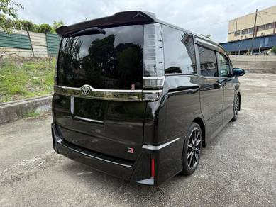 Toyota VOXY 2.0 GR Sport Tip Top Condition！