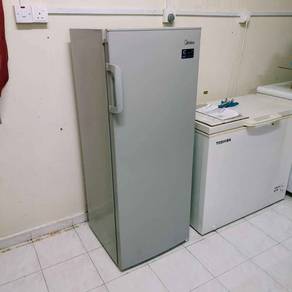 Freezer Berdiri (Peti Sejuk Beku)
