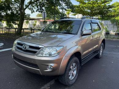 Toyota FORTUNER 2.5G-Manual (Diesel)