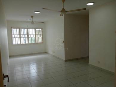 Pangsapuri De Palma, Setia Alam. Partially Furnish. 2 Carparks.