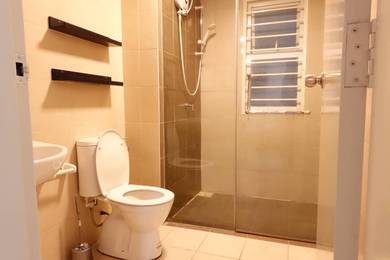 Sharing Master Room To Rent Casa Tropika Condo(Female Only)
