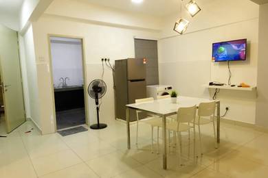 Sharing Master Room To Rent Casa Tropika Condo(Female Only)