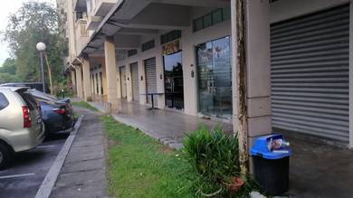 Ground floor shop at Bandar Putra Permai near equine park n Cyberjaya