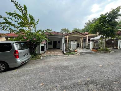 Three Storey Intermediate Taman Selayang Mulia Partly Furnish