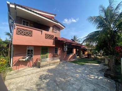 Banglo Corner Lot Setingkat Setengah Belakang Hospital Lati