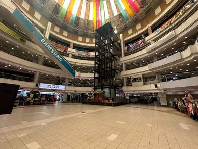 1st Floor - Megamall Shopping Complex (2521sf) Center Hall