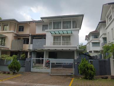Luxurious 3-Storey Semi-Detached Home in Mont Kiara