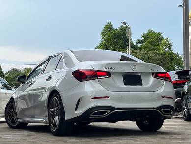 Mercedes Benz A250 2.0 AMG LINE (A) P.Roof