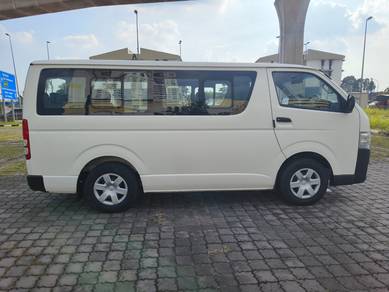 Toyota HIACE 2.5 (M) 14 Seat Window Van